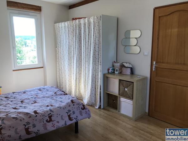 Superbe corps de ferme sur 1 hectare avec gite indépendant à rénover, séchoir à tabac et nombreuses dépendance