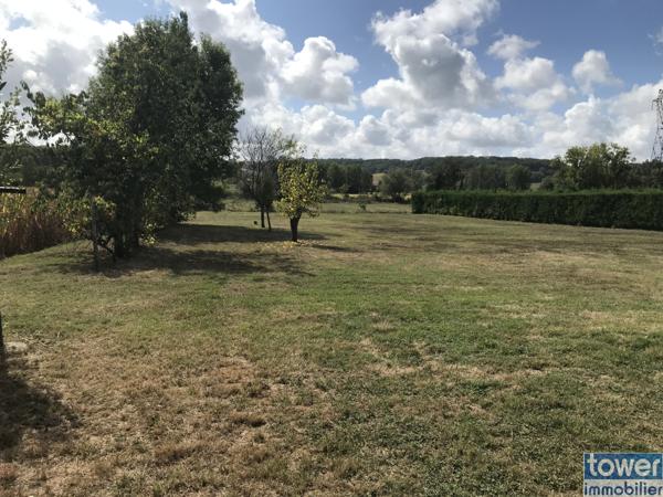 Superbe corps de ferme sur 1 hectare avec gite indépendant à rénover, séchoir à tabac et nombreuses dépendance