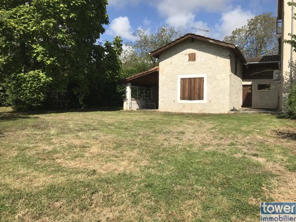 Superbe corps de ferme sur 1 hectare avec gite indépendant à rénover, séchoir à tabac et nombreuses dépendance