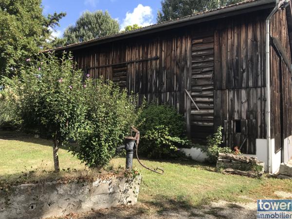 Superbe corps de ferme sur 1 hectare avec gite indépendant à rénover, séchoir à tabac et nombreuses dépendance