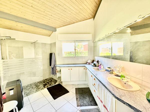 Propriété de 250 m2 à Angresse avec 2 lots d'habitations