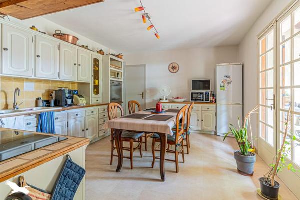 Maison 365 680 € Fargues-Saint-Hilaire 5 p 135 m² DPE D