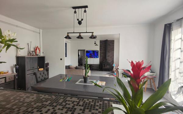 Maison à vendre    6 pièces •  Noé