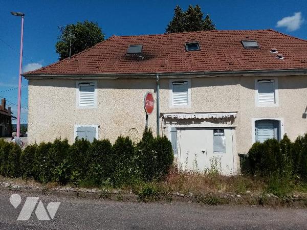 appartement F3 de 73.89m² 
état à rafraîchir 
petite copropriété en bon état