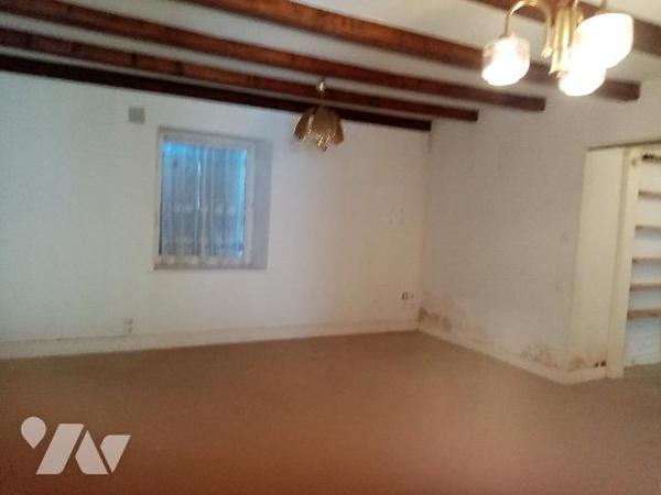 appartement F3 de 73.89m² 
état à rafraîchir 
petite copropriété en bon état