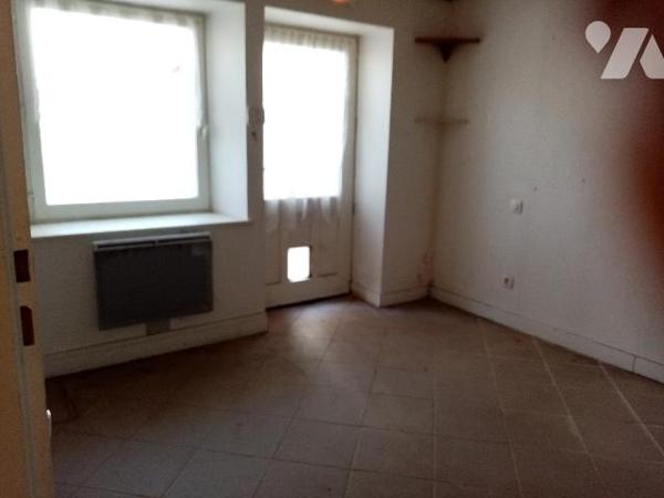 appartement F3 de 73.89m² 
état à rafraîchir 
petite copropriété en bon état