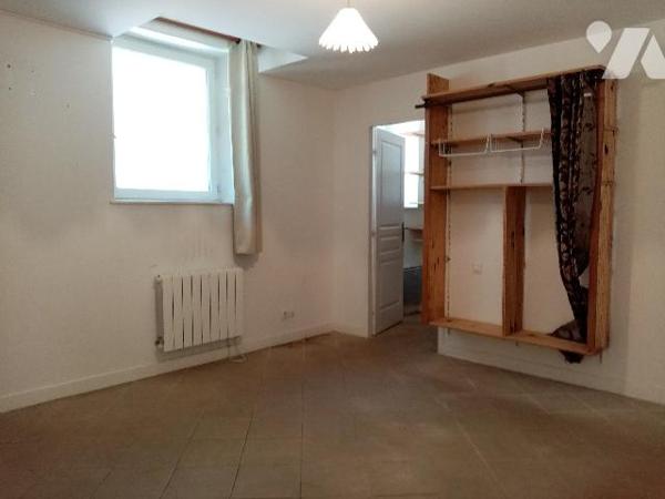 appartement F3 de 73.89m² 
état à rafraîchir 
petite copropriété en bon état