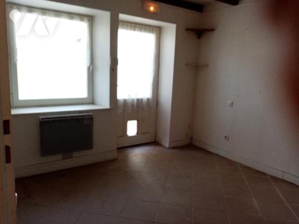 appartement F3 de 73.89m² 
état à rafraîchir 
petite copropriété en bon état