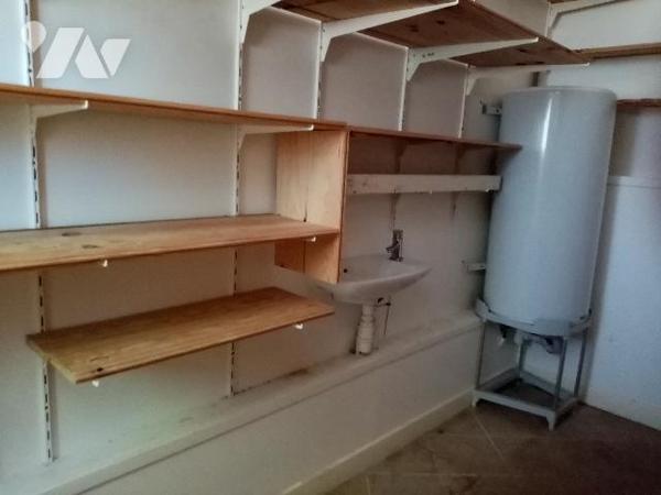 appartement F3 de 73.89m² 
état à rafraîchir 
petite copropriété en bon état