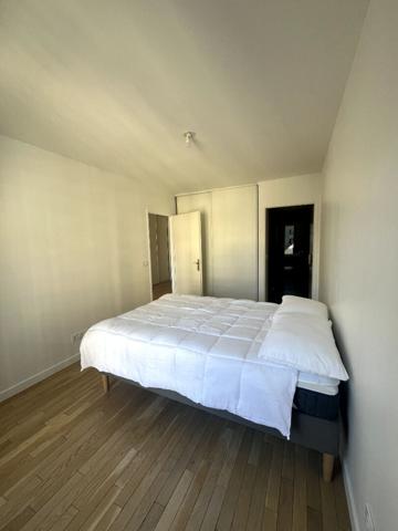 2P NEUF EN ETAGE ELEVE LUMINEUX
