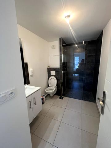 2P NEUF EN ETAGE ELEVE LUMINEUX