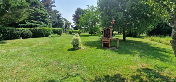 Pavillon 5 pièces - 125 m² - 4 ch - garage et dépendances - jardin arboré