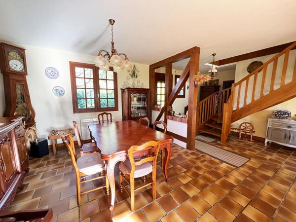Pavillon 5 pièces - 125 m² - 4 ch - garage et dépendances - jardin arboré
