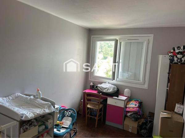 APPARTEMENT PRES COMMERCE ET LYCEE