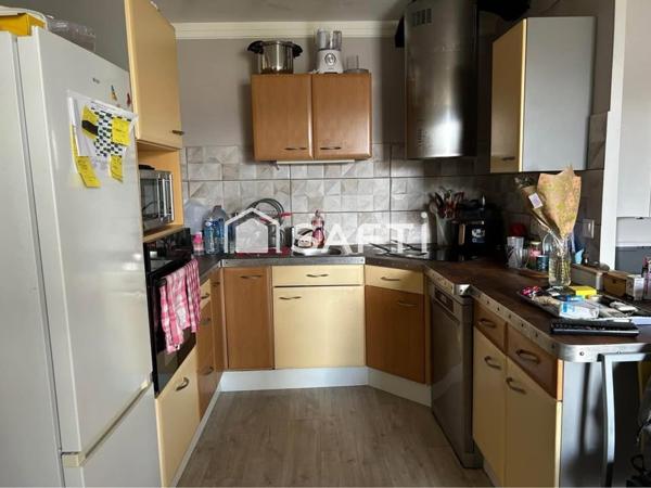 APPARTEMENT PRES COMMERCE ET LYCEE