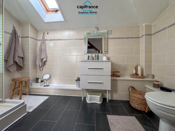 Propriete à vendre 9 pièces MONTAYRAL (47) 190m2 habitables sur terrain de 6689m2 avec piscine