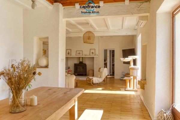 Propriete à vendre 9 pièces MONTAYRAL (47) 190m2 habitables sur terrain de 6689m2 avec piscine