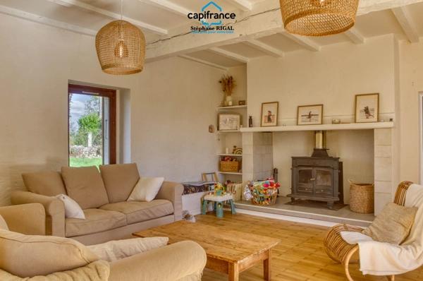 Propriete à vendre 9 pièces MONTAYRAL (47) 190m2 habitables sur terrain de 6689m2 avec piscine