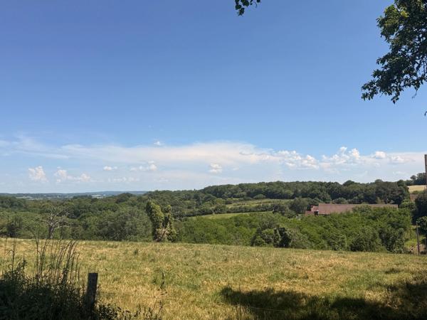 Ancienne grange à finir de restaurer 140m², 4 chambres, sur 1,2 hectares de terrain, 79 000 €