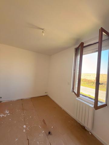 Ancienne grange à finir de restaurer 140m², 4 chambres, sur 1,2 hectares de terrain, 79 000 €