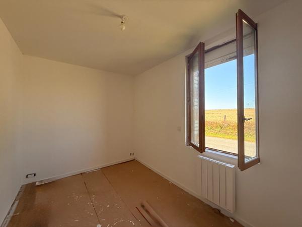 Ancienne grange à finir de restaurer 140m², 4 chambres, sur 1,2 hectares de terrain, 79 000 €