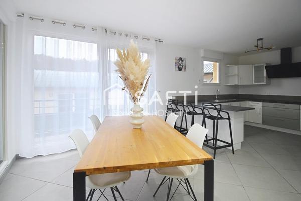 Bel appartement de 93m2 avec terrasses, cave et garage!