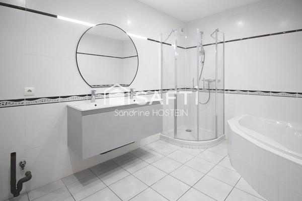 Bel appartement de 93m2 avec terrasses, cave et garage!