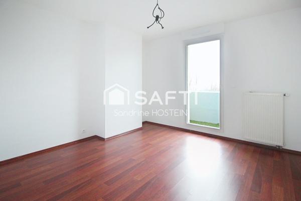 Bel appartement de 93m2 avec terrasses, cave et garage!