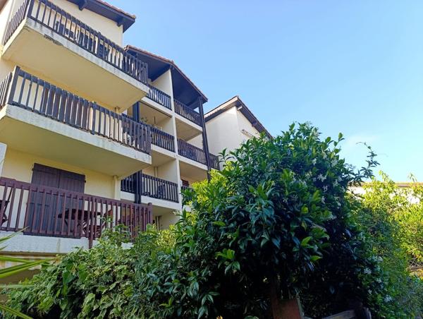 Appartement 3 pièces en rez-de-jardin + parking privé