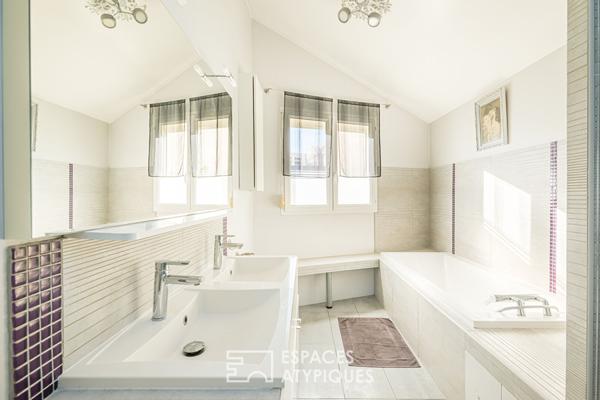 Maison en pierre avec garage et jardin