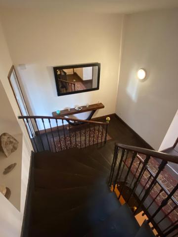 230 m², des volumes rares au cœur d’un village vivant