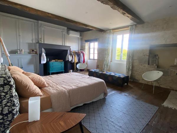 230 m², des volumes rares au cœur d’un village vivant