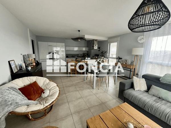 Location Appartement 4 pièces 82.2 m² - 1 PLACE ROBERT LAUCOURNET Isle 87170