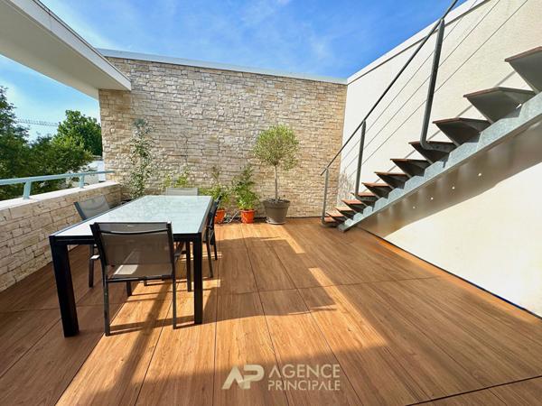 T3 dernier étage La Rochelle Ville en Bois - rooftop, terrasse et parking 574 750 € **  - Référence  MR734