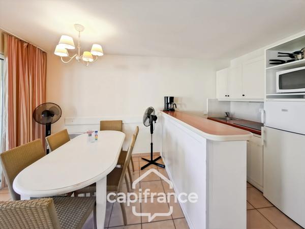 INVESTISSEMENT LOCATIF APPARTEMENT 3 PIECES 42 m2 en angle   au 1er étage PLACE DE PARKING  sur le DOMAINE DE PONT ROYAL