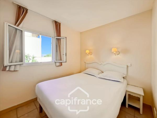 INVESTISSEMENT LOCATIF APPARTEMENT 3 PIECES 42 m2 en angle   au 1er étage PLACE DE PARKING  sur le DOMAINE DE PONT ROYAL
