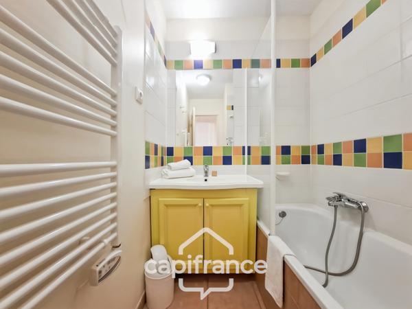 INVESTISSEMENT LOCATIF APPARTEMENT 3 PIECES 42 m2 en angle   au 1er étage PLACE DE PARKING  sur le DOMAINE DE PONT ROYAL