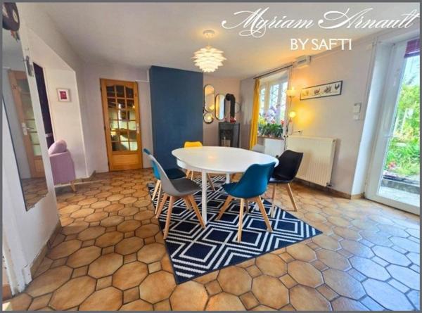 Maison en pierre 250 m² avec grange et dépendance