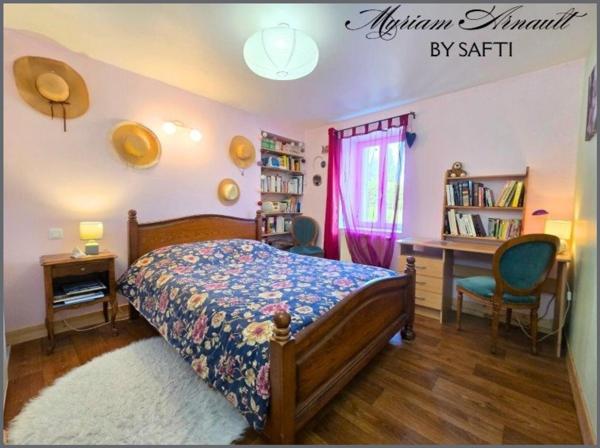 Maison en pierre 250 m² avec grange et dépendance