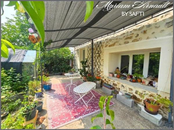 Maison en pierre 250 m² avec grange et dépendance