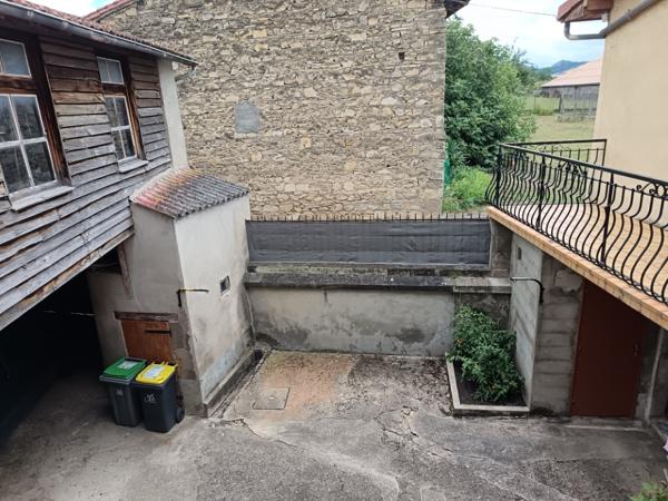 Maison 5 chambres  avec cour intérieure et garages
