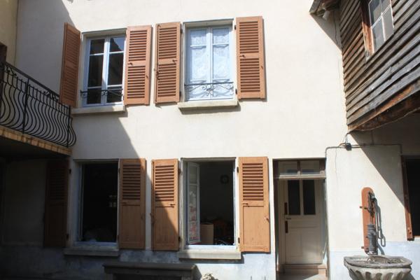 Maison 5 chambres  avec cour intérieure et garages