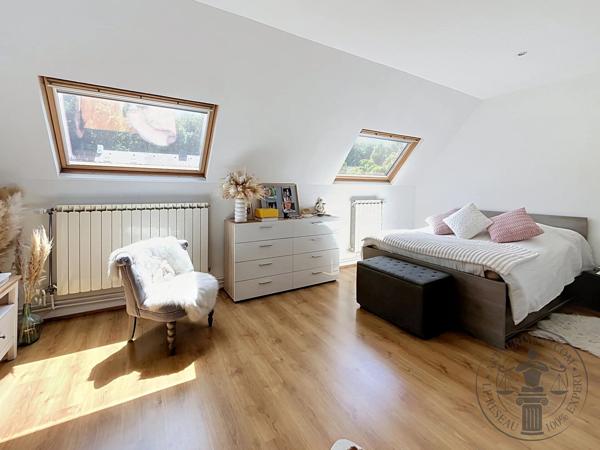 Vente                                                      Maison
                        
                     6 pièces                      115 m2                     à Dourdan