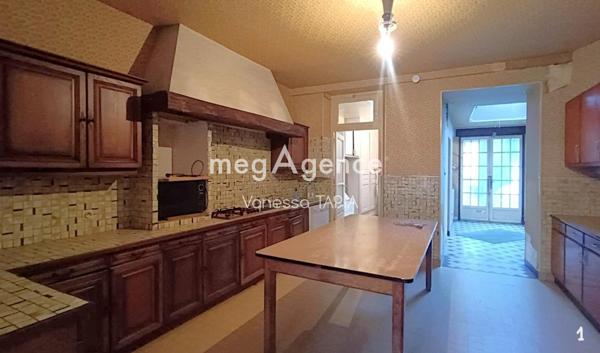 Maison à ROMILLY-SUR-SEINE, 10100 - 11 pièces 247m²