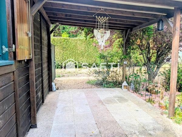 EN EXCLUSIVITÉ – Maison en bois avec jardin dans le bourg de Vaulandry