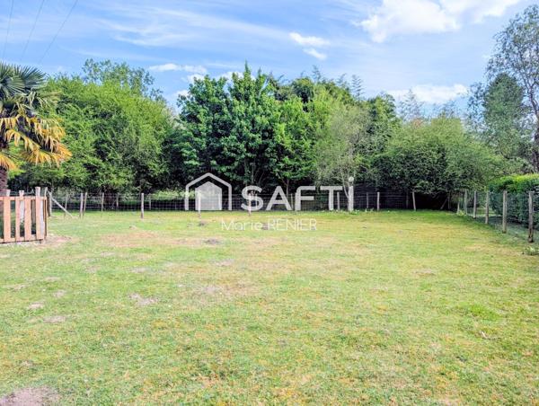 EN EXCLUSIVITÉ – Maison en bois avec jardin dans le bourg de Vaulandry