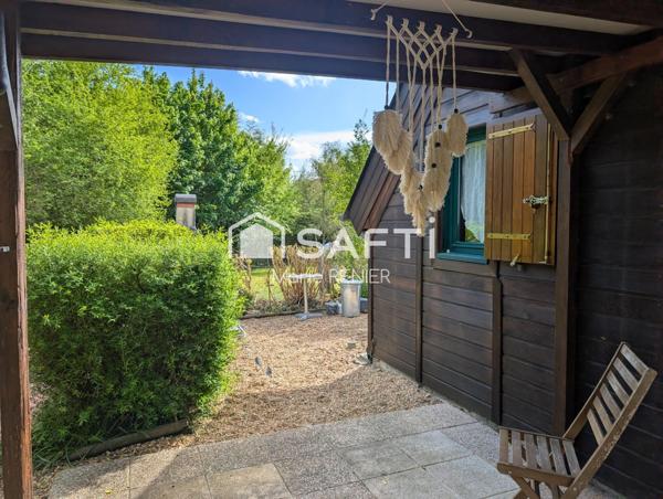 EN EXCLUSIVITÉ – Maison en bois avec jardin dans le bourg de Vaulandry