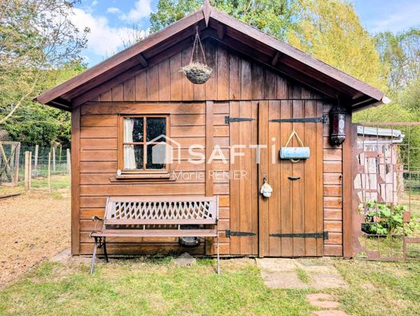 EN EXCLUSIVITÉ – Maison en bois avec jardin dans le bourg de Vaulandry