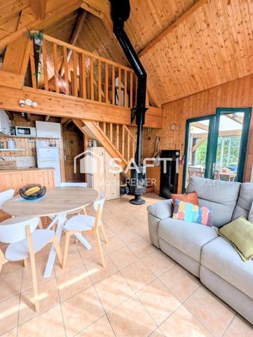 EN EXCLUSIVITÉ – Maison en bois avec jardin dans le bourg de Vaulandry