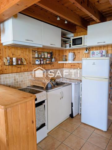 EN EXCLUSIVITÉ – Maison en bois avec jardin dans le bourg de Vaulandry